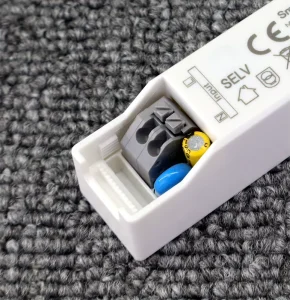 6W 8W 10W Compact Size 108*21*21mm 23 40V LED Transformer Plastic LED Lighting Power Supply DC Driver